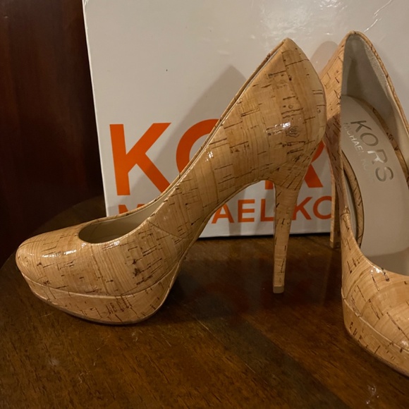 MICHAEL KORS CYPRIEN  CORK PLATFORM HEELS - Picture 2 of 5